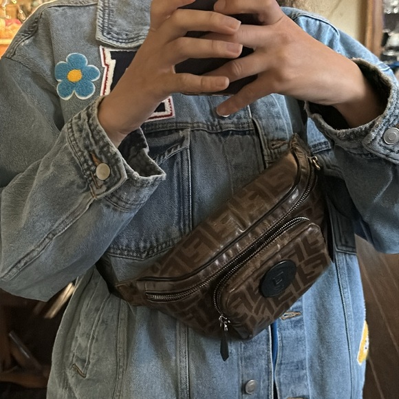 Fendi Fanny Pack cross body bag luxury casual sporty - Picture 2 of 9